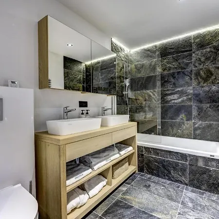 Luxurios Chalet With Indoor Pool, Sauna And Jacuzzi Villa
